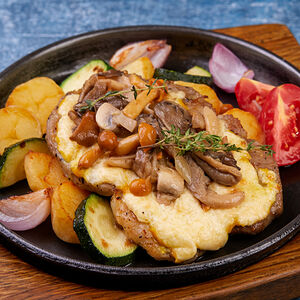 Свинина с жареными грибами