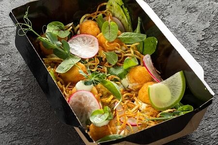 Микс салат с кальмаром темпура