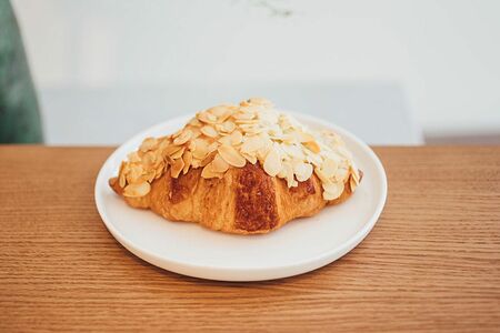 Круассан миндальный