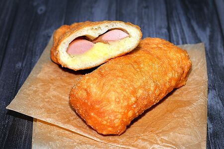 Пирожок Сосиска с картошкой