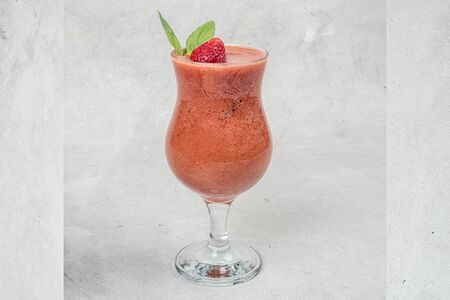 Смузи клубника-базилик