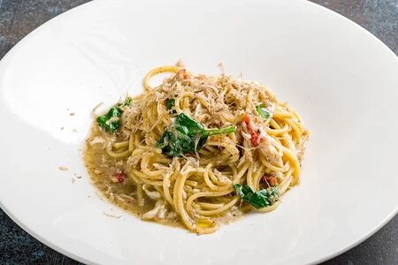 Спагетти с крабом и черным трюфелем