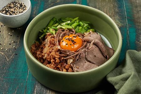 Соба с говядиной в ореховом соусе