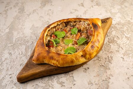 Хачапури по-аджарски с говядиной и печенными овощами