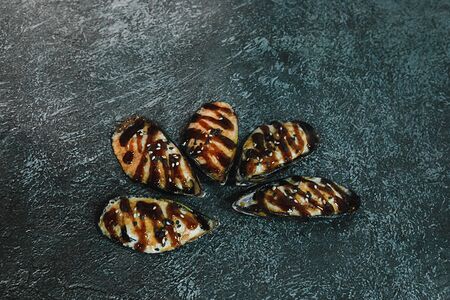 Мидии с рисом под спайси соусом