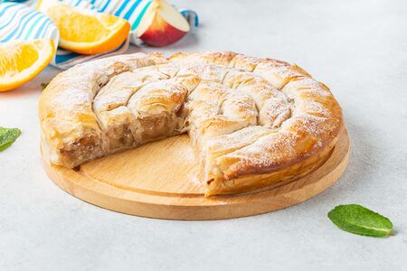 Пирог Милопита с яблоками веганский