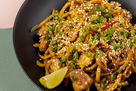 Удон с курицей