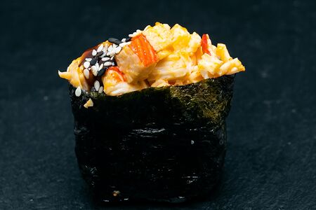 Гункан Запеченный краб