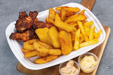 Тарелка с закусками