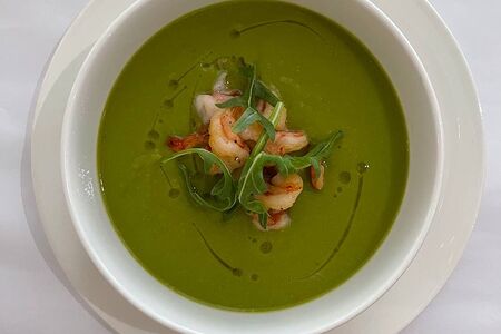 Крем-суп из зеленого горошка с креветками