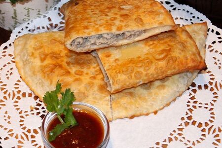Чебурек со свининой и говядиной