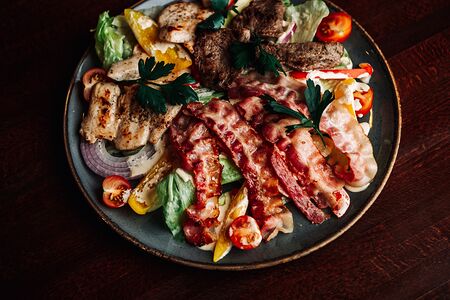 Салат с тремя видами мяса