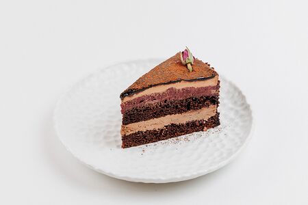 Торт Прага с черной смородиной