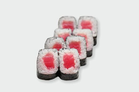 Ролл с тунцом