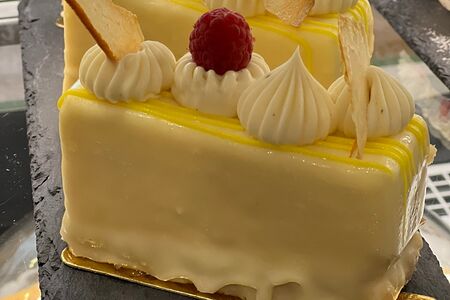 Пирожное клубничный йогурт