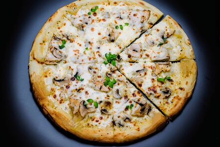 С курицей и грибами