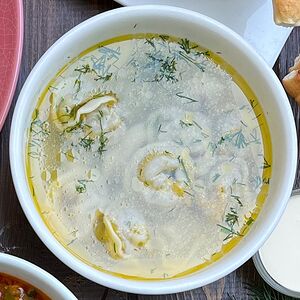 Пельмени с бульоном