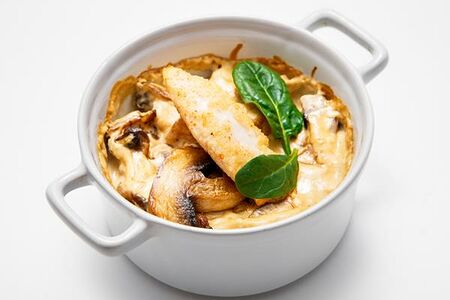 Жюльен с обжаренной куриной грудкой