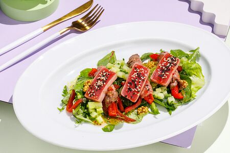 Салат с тунцом и говядиной