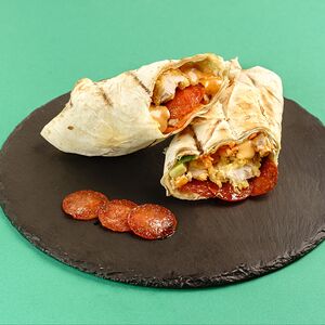 Шаверма с курицей и чоризо