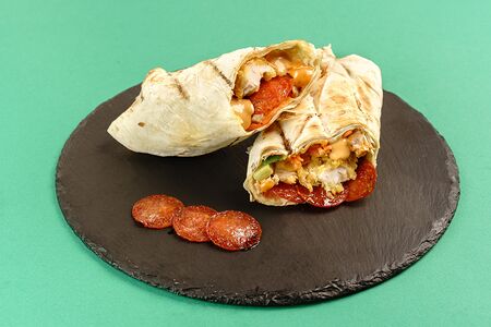 Шаверма с курицей и чоризо