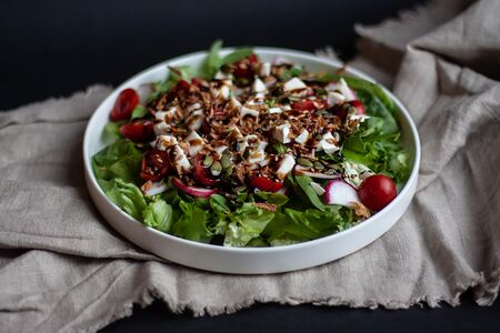 Салат с моцареллой