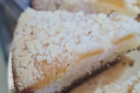 Пирог Версальский с персиком без глютена порция