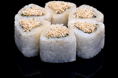 Ролл с угрем и огурцом