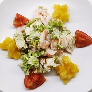 Салат из креветок с соусом Тонико