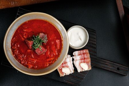 Борщ с томленой говяжьей грудинкой