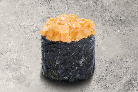 Гункан с лососем