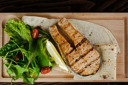 Стейк из лосося