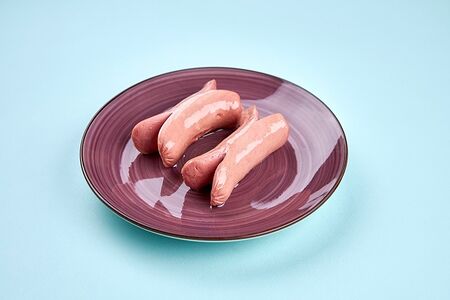 Отварные куриные сосиски