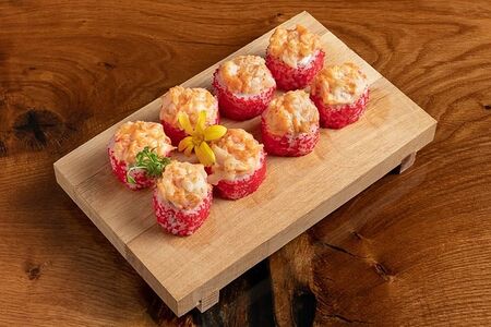 Запеченный ролл Острый с крабом и гребешком