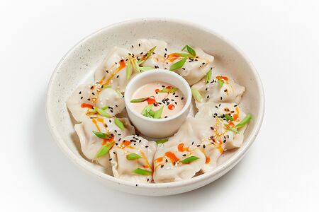 Азиатские пельмени с говядиной и дайконом