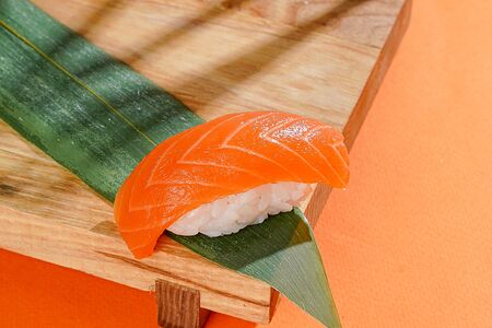 Суши Сяке с лососем