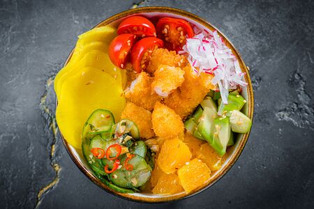 Поке с креветками в соусе манго