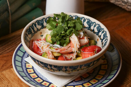 Салат с крабом и авокадо