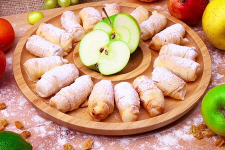 Рогалики с яблоком