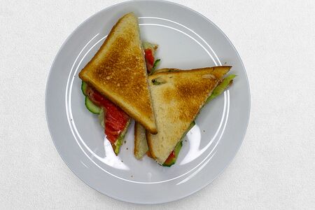 Сэндвич с красной рыбой