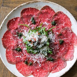 Карпаччо из говядины с сыром пармезан