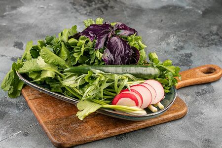 Ассорти из свежей зелени