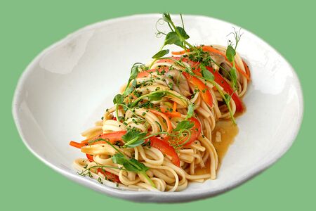 Домашняя лапша с овощами