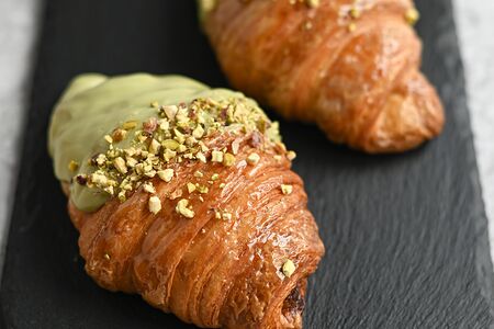 Круассан фисташка