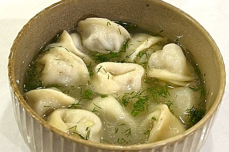 Домашние пельмени с бульоном