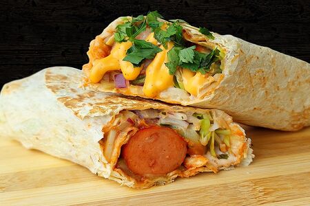 В лаваше говяжий хот-дог