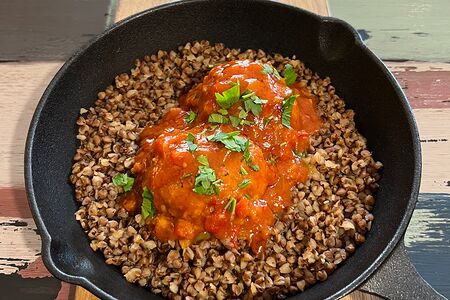 Тефтели мясные с гречкой