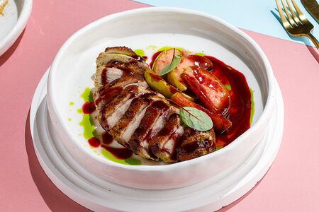 Утиная грудка с яблоками