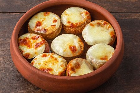 Грибы с сыром сулугуни