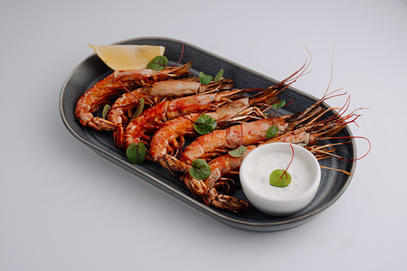 Лангустины с соусом ранч